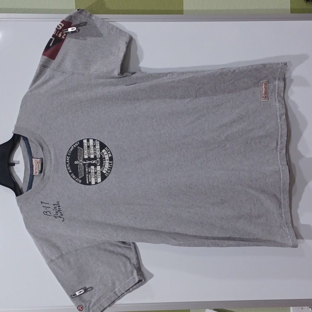 Red Canoe XXL Grey B-17 Flying Fortress gaphic tshirt
